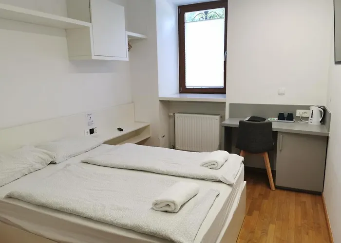 ゲストハウス Sincere 1830 2*