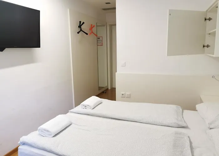 ゲストハウス Sincere 1830 2*